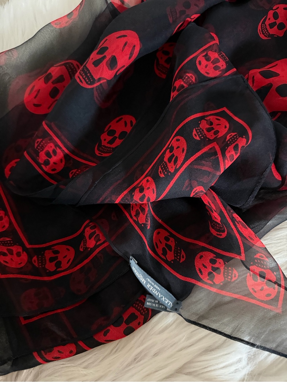 Alexander McQueen Silk Skull wrap shawl Scarf. - Picture 2 of 16